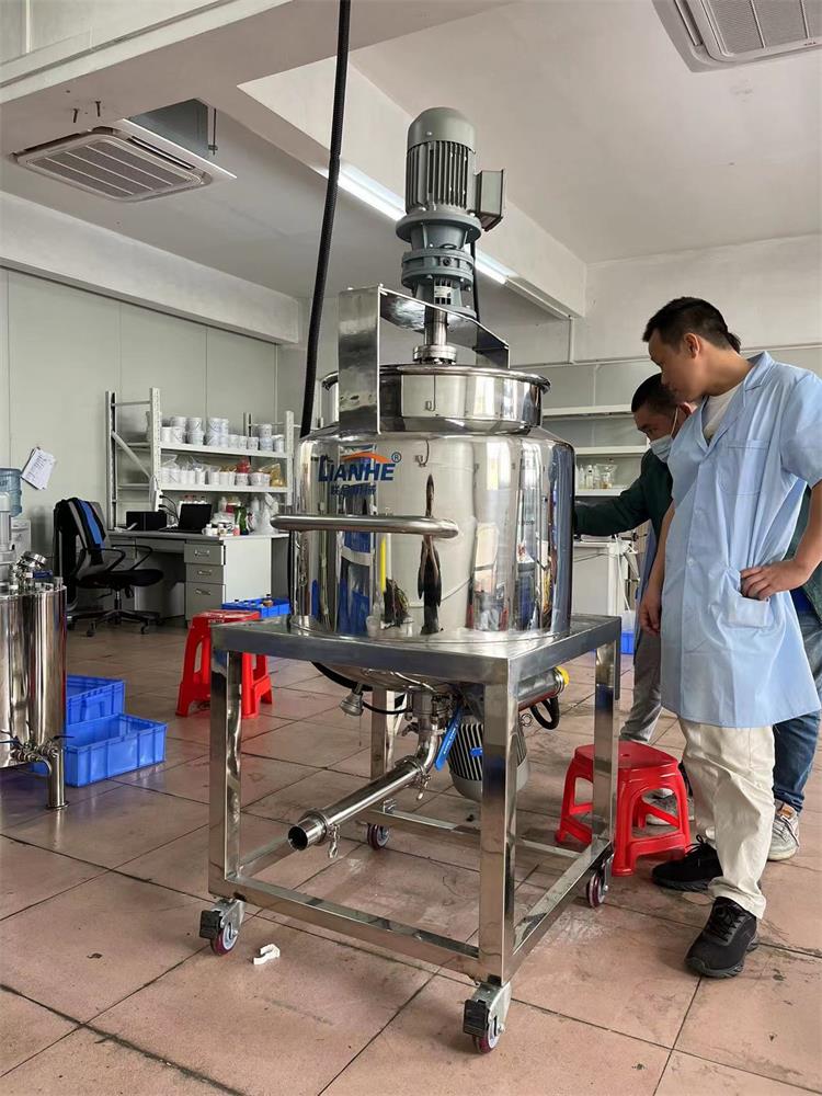 2022-04-25?內(nèi)貿(mào)部，【100L均質(zhì)攪拌鍋】在廣州客戶工廠安裝調(diào)試，驗收合格！